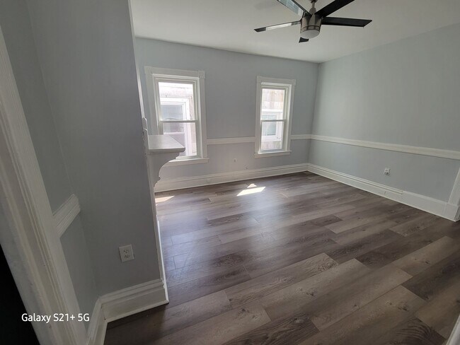 Building Photo - 1324 1st Ave
