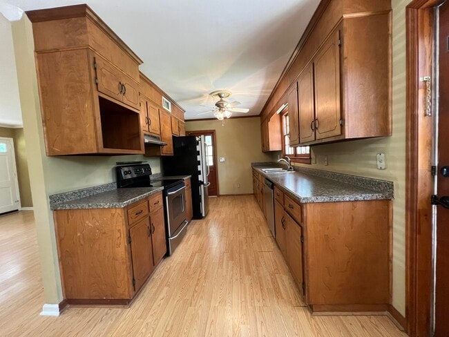 Building Photo - 631 Carlton Dr