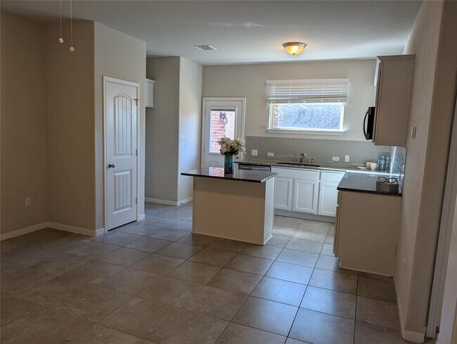 Building Photo - 2612 Bowen St