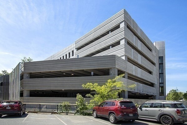 Building Photo - 200 Market St