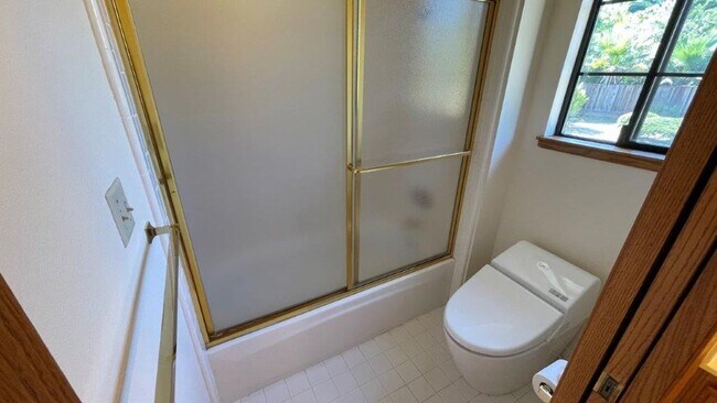 Building Photo - Walnut Creek Northgate neighborhood! Beaut...