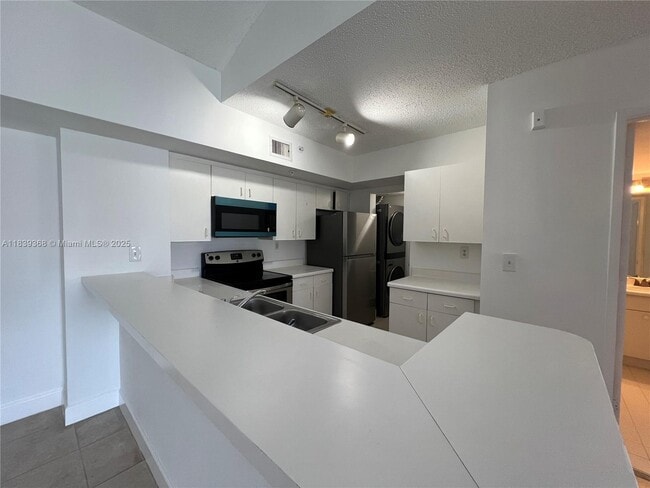 Building Photo - 2640 S University Dr