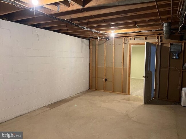 Building Photo - 10101 Alsace Ct