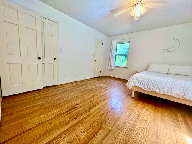 Building Photo - 250 Edgewood Dr