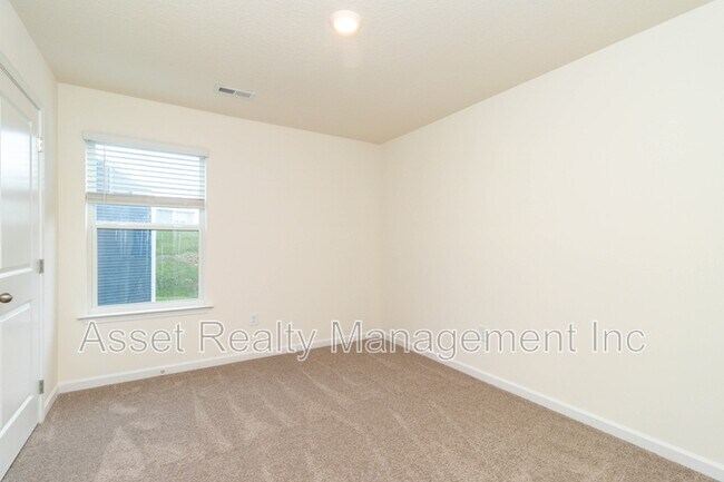 Building Photo - 2076 Southwood Cir