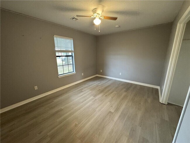 Building Photo - 590 Duckworth St