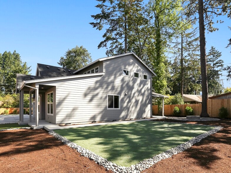 Building Photo - 84 SW Meadow Dr