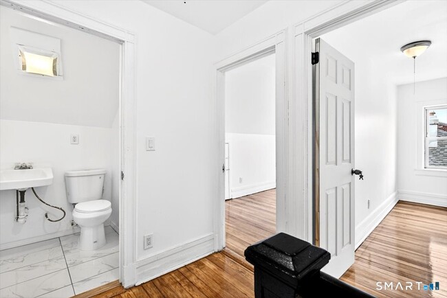 Building Photo - 408 East Ave