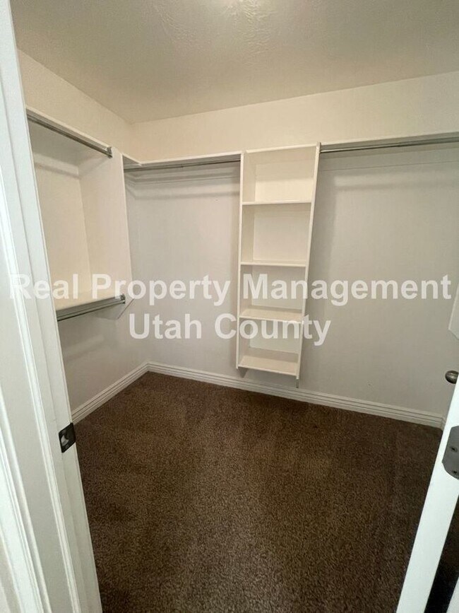 Building Photo - 2861 Fox Hunters Loop