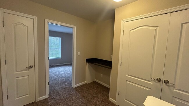 Building Photo - 3 Bedroom Townhouse in Tavern Grove