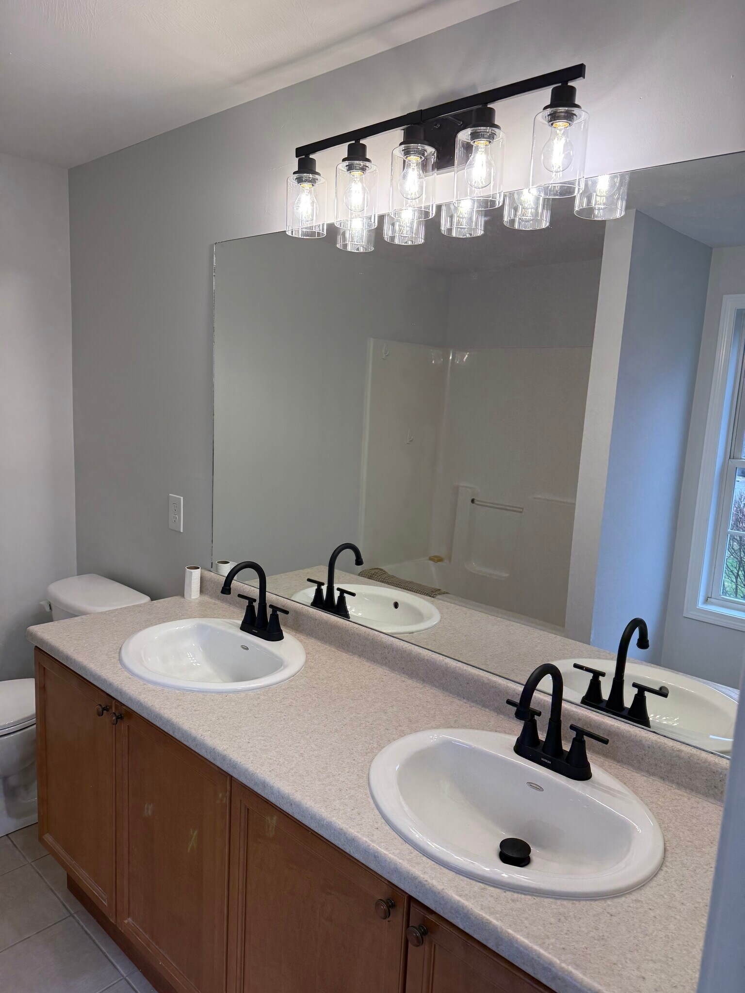 Building Photo - 16 Crestview Cir