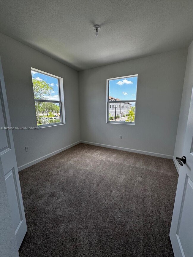 Building Photo - 128 SW 184th Way
