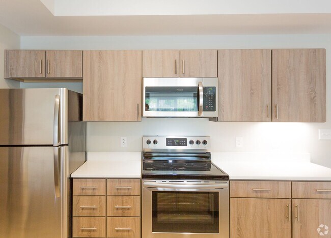 Building Photo - 10 North -1 Bed / 1 Bath North Shore, Chat...