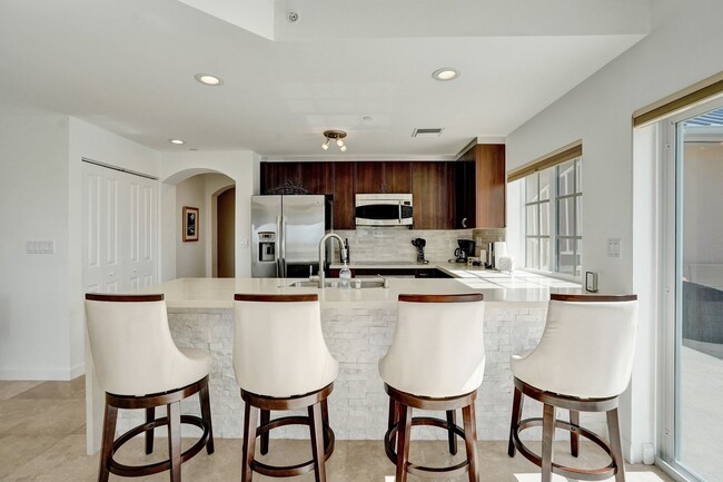 Building Photo - Gorgeous Penthouse Unit One Block from the...