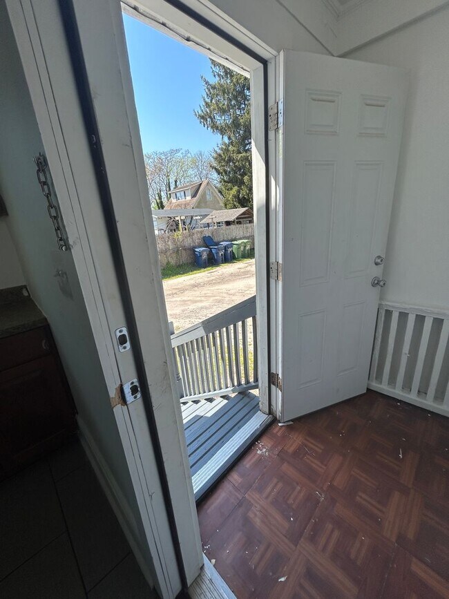 Building Photo - Lovely 4 Bedroom Single Family House in Neptune!