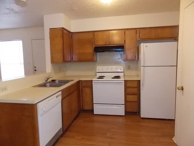 Building Photo - 5501 Rose Hill Cir