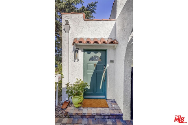 Building Photo - 3472 Rowena Ave