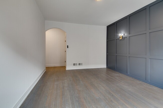 Building Photo - 3050 W Cortland St