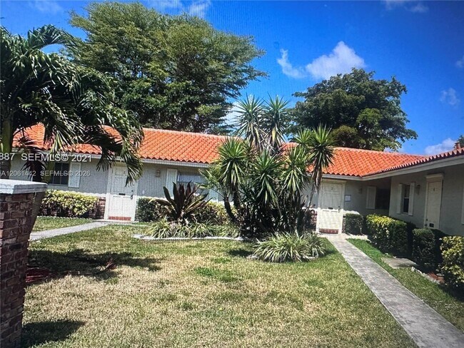 Building Photo - 9010 NW 38th Dr