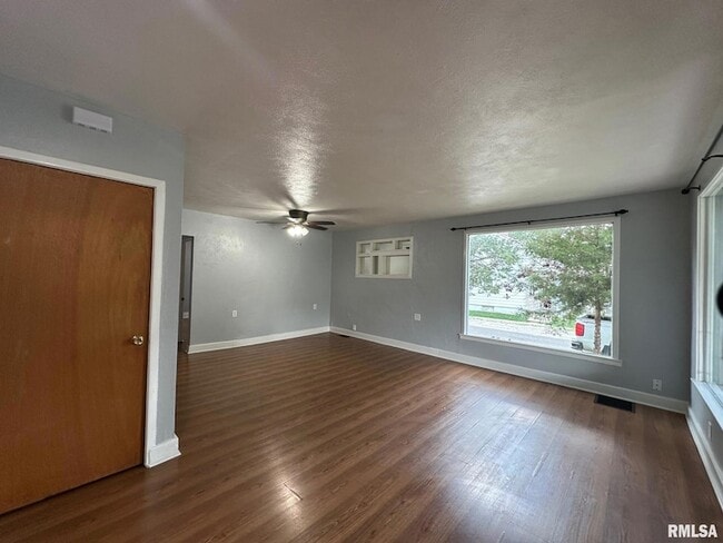 Building Photo - 202 N State St