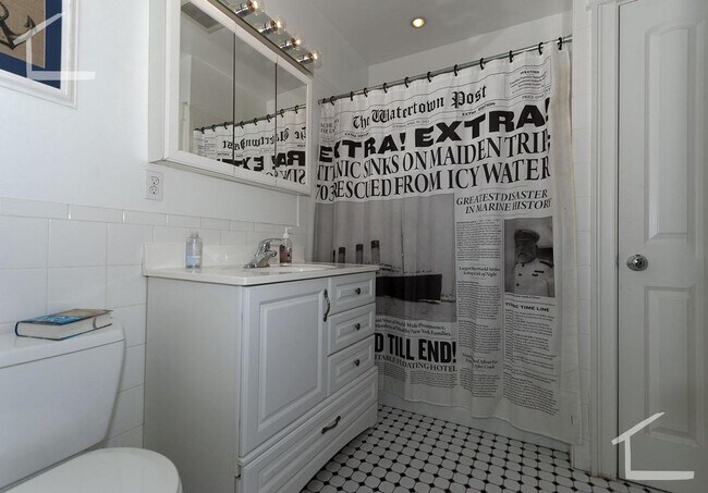 Building Photo - Available 6/1 or 9/1!