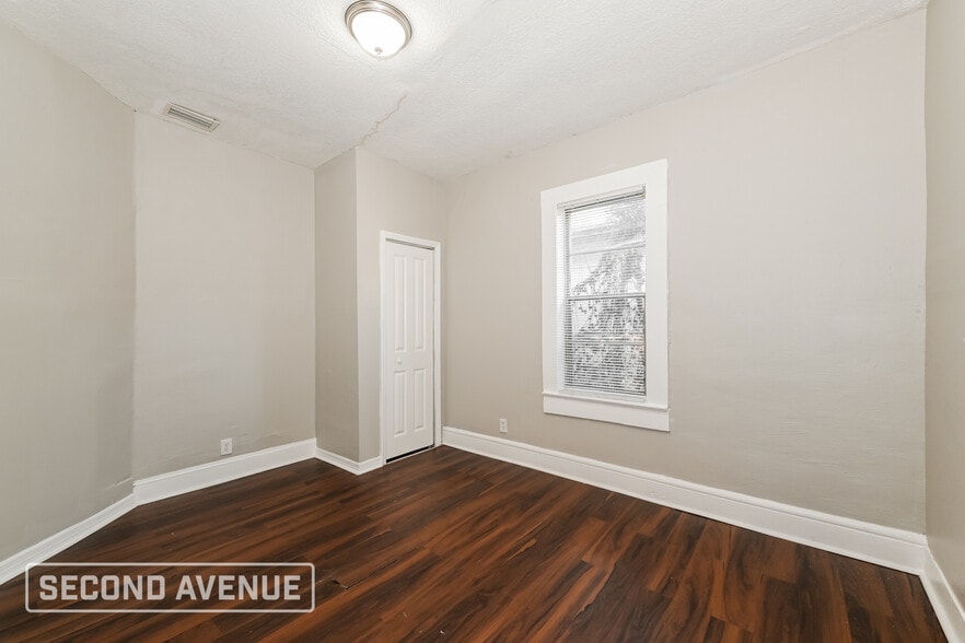 Building Photo - 1548 W 23rd St