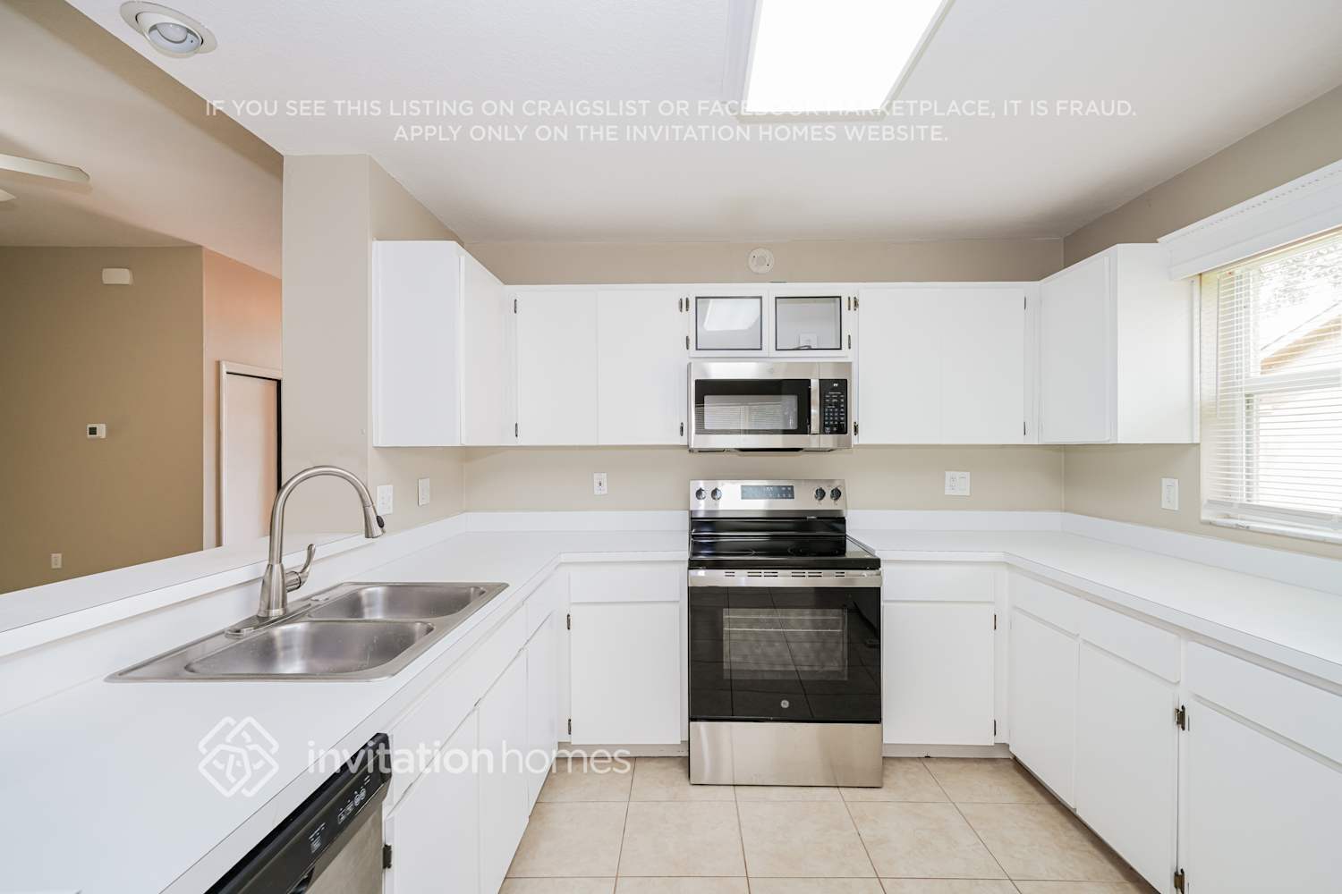 Building Photo - 28423 Meadowrush Way