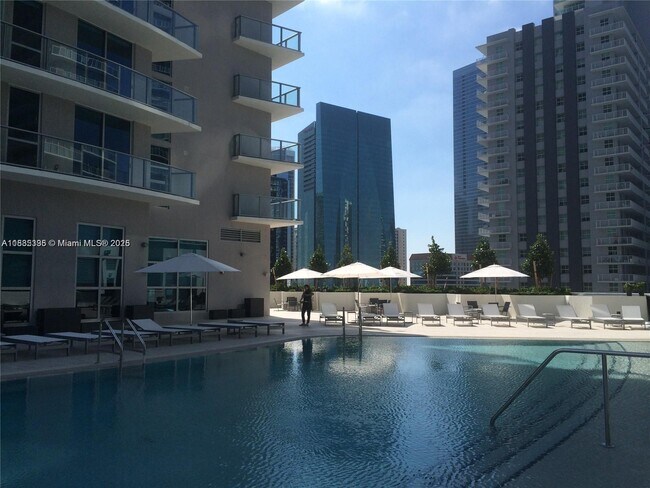Building Photo - 1100S S Miami Ave