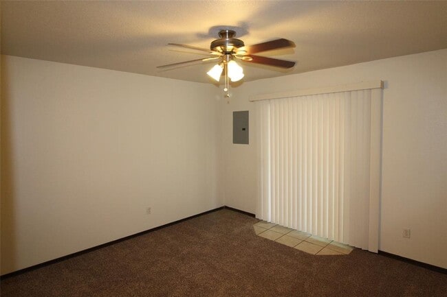 Building Photo - 904 Aspen Ct