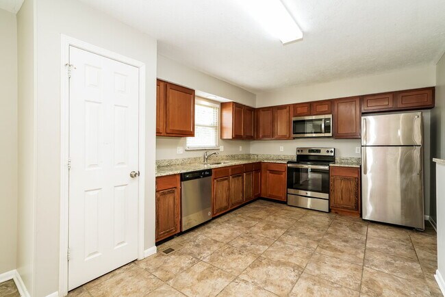 Building Photo - 819 Bitter Bark Ln