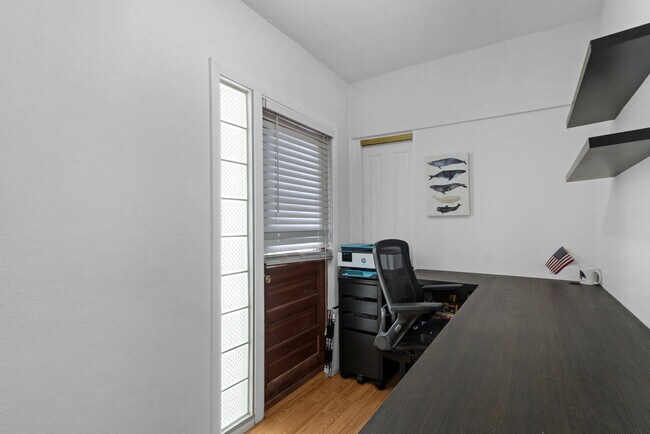 Building Photo - 1418 NE 57th Pl