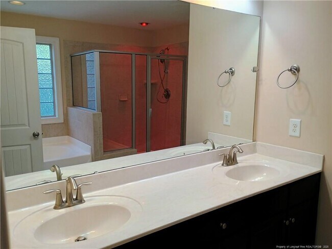 Building Photo - 40 Cromwell Cir