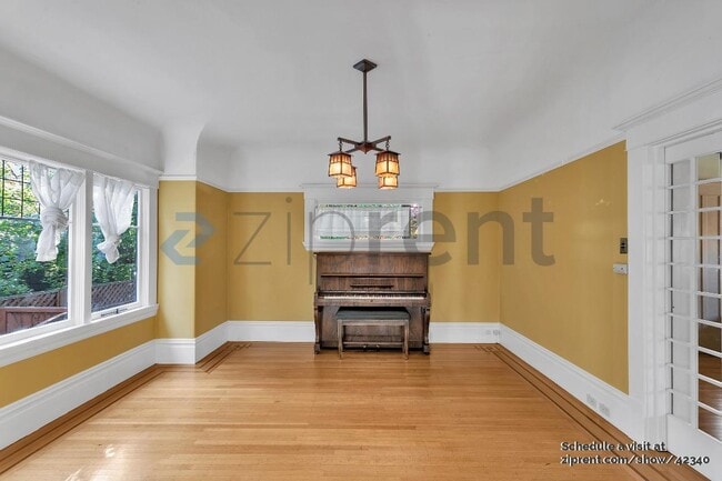 Building Photo - 654 Chetwood St