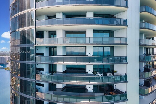 Building Photo - 18555 Collins Ave