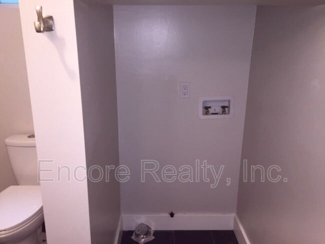 Building Photo - 2143 Second Ave