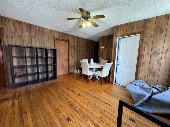 Building Photo - 631 Walnut St