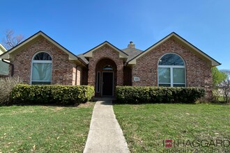 Building Photo - Renovated Frisco Home 3/2/2 in a Quiet Nei...
