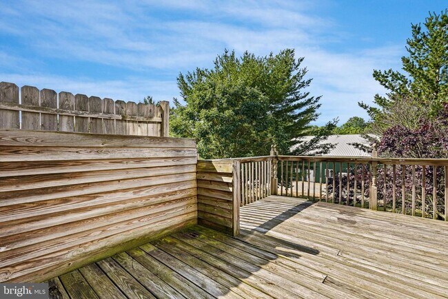 Building Photo - 22 Crenshaw Ct