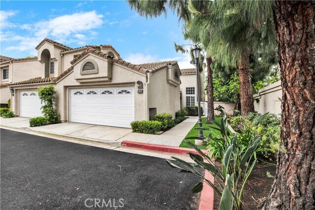 Building Photo - 58 Almador