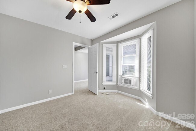 Building Photo - 804 Greenleaf Ave