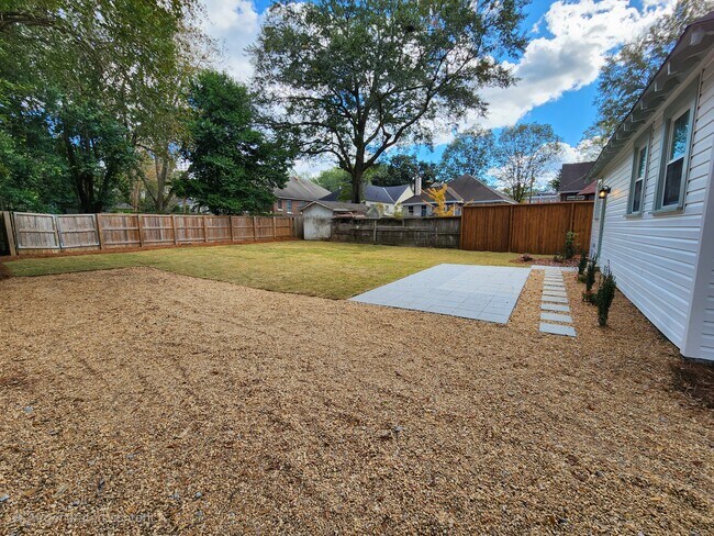 Building Photo - Charming Garden District Home