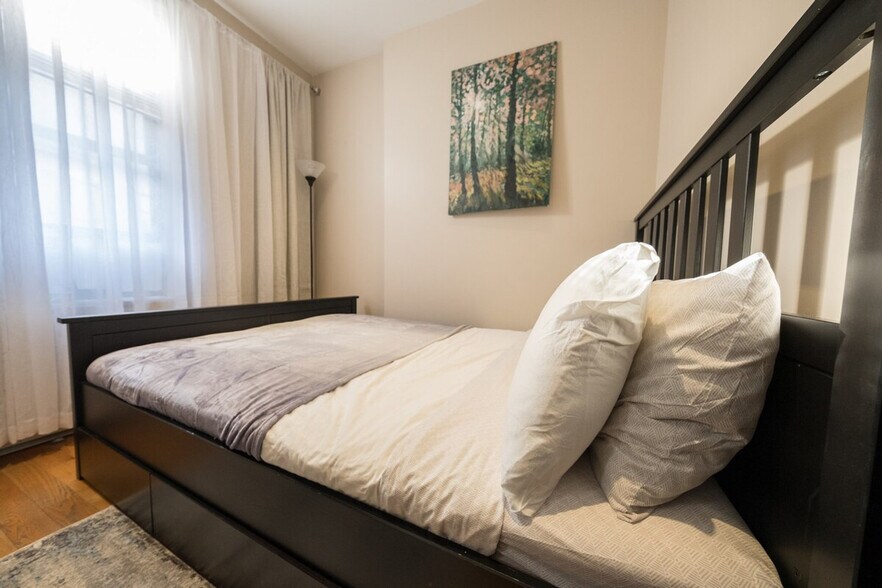 Building Photo - 5 W 101st St