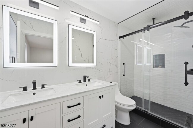 Building Photo - 62 Hillside Ave