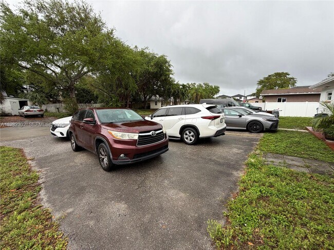 Building Photo - 2620 SW 51st St