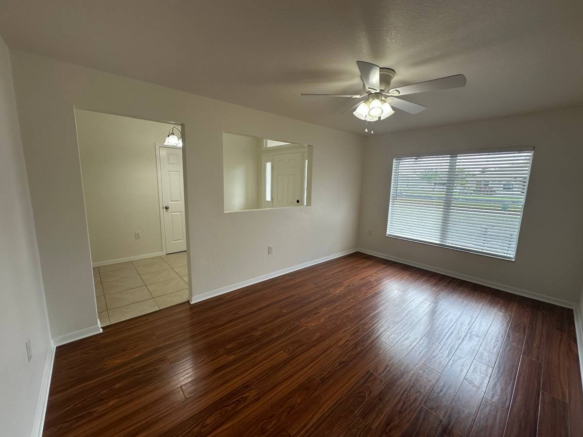 Building Photo - 1603 NE 34th Ln