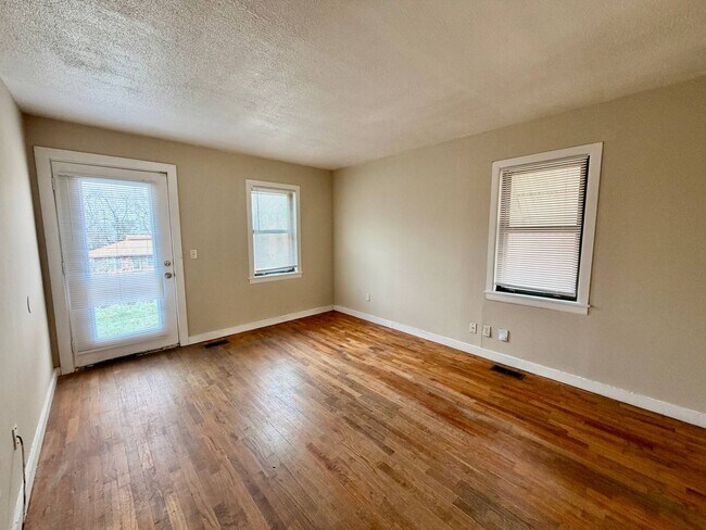 Building Photo - 1325 W 24TH St S