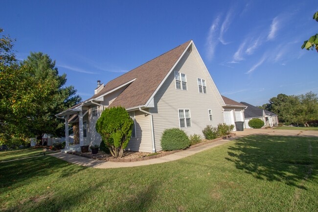 Building Photo - 111 Phoenix Ave