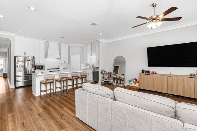 Building Photo - 3 Bedroom Home in River Hills