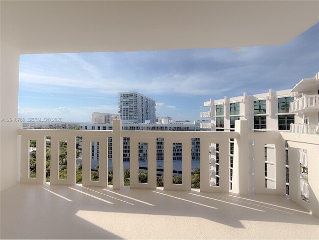 Building Photo - 1111 Crandon Blvd