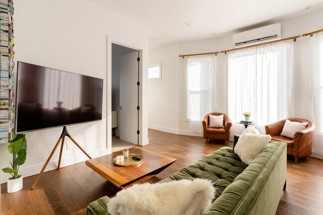 Building Photo - 1425 SE 41st Ave